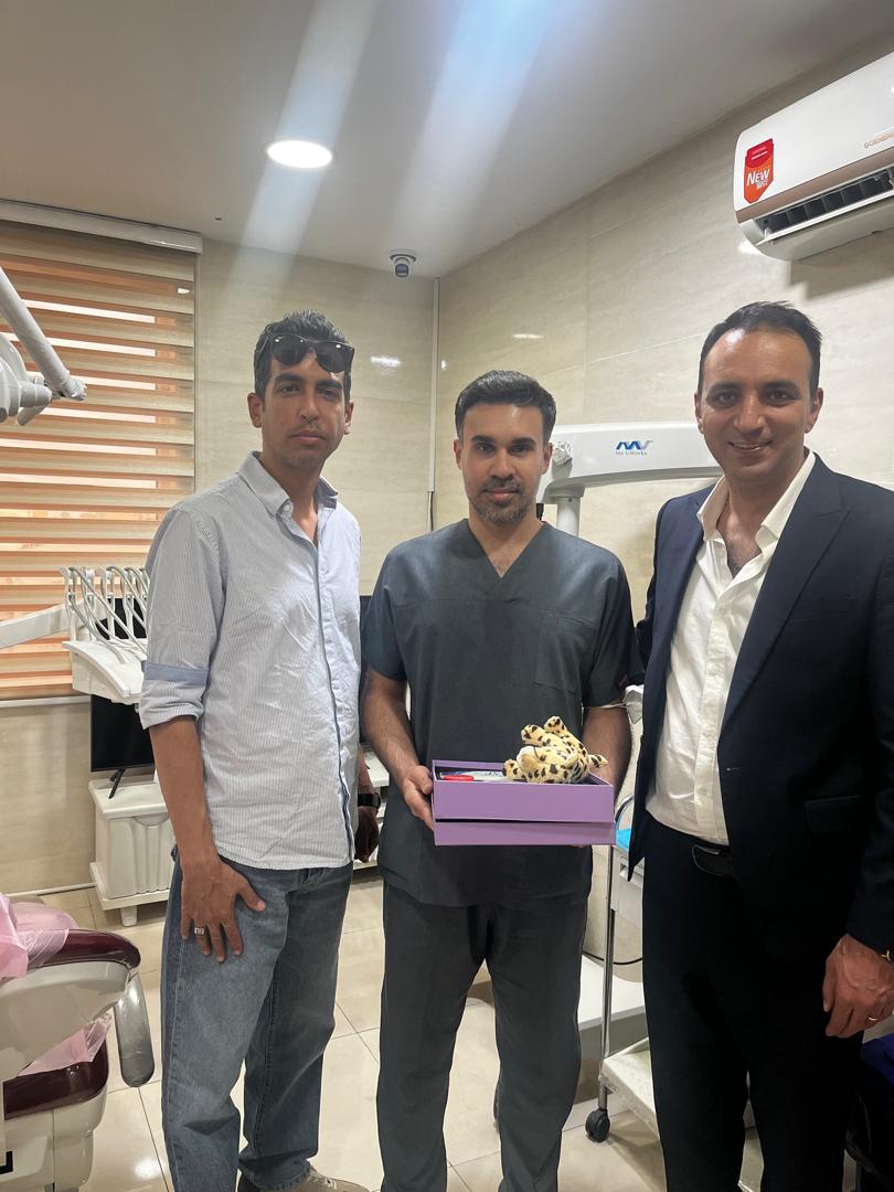 دیدار با دکتر پولادی استادیار دانشگاه آزاد شیراز در مطب ایشان
